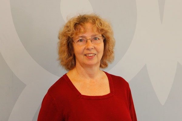 Porträtaufnahme von Claudia Klose, Sachbearbeiterin im Schulsekretariat