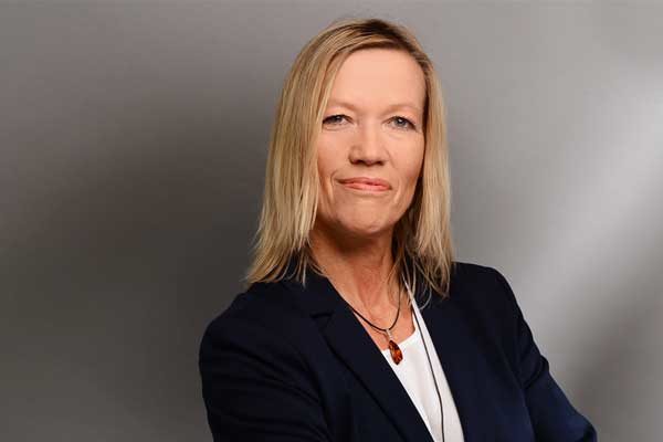 Porträtaufnahme von Petra Walldorf, Schulzweigkoordinatorin Fachoberschule Wirtschaft