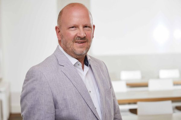 Porträtaufnahme von Dr. Andreas Henning